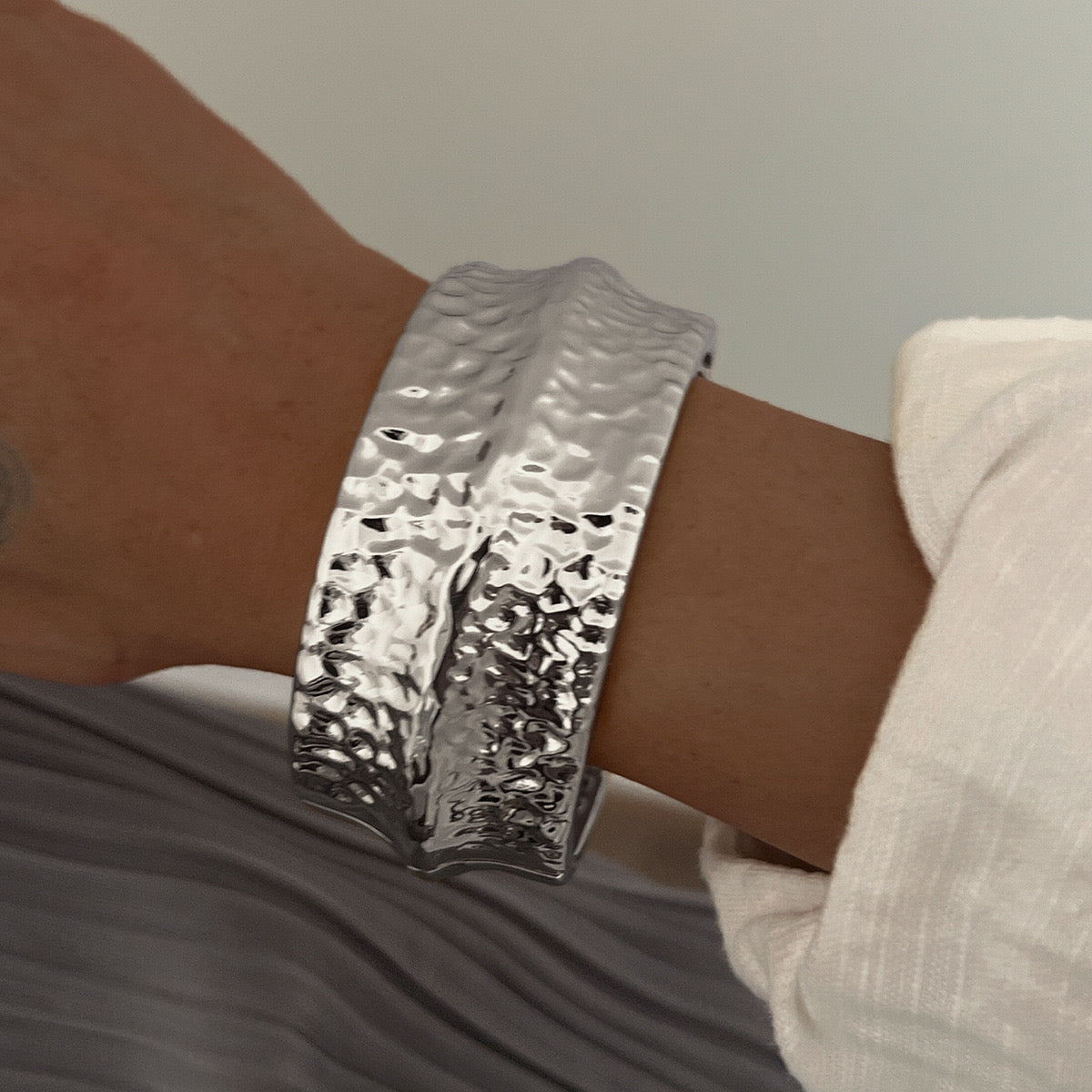 Alloy Bangle- Hammered (Silver)