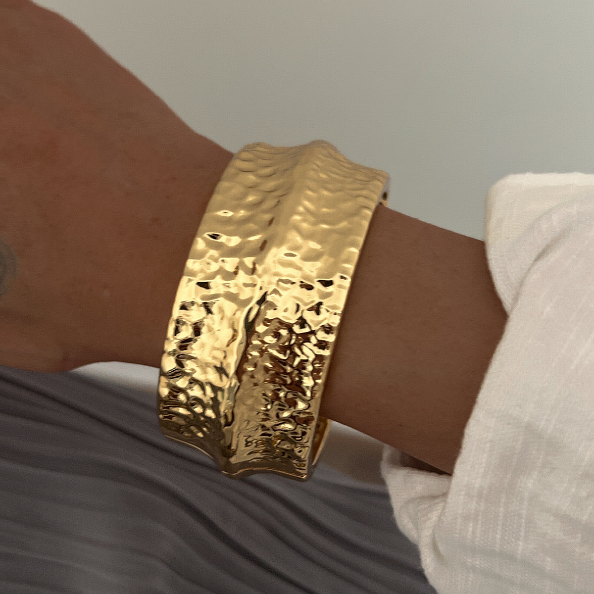 Alloy Bangle- Hammered (Gold)