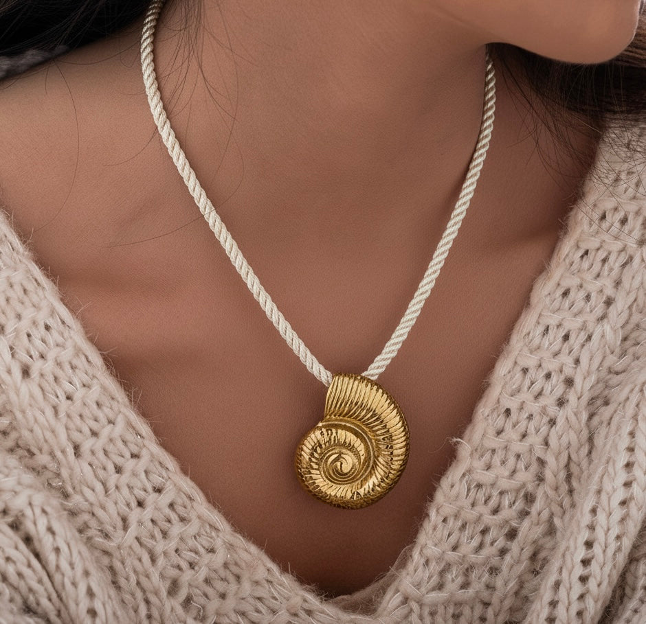 Shell-Shaped Rope Necklace