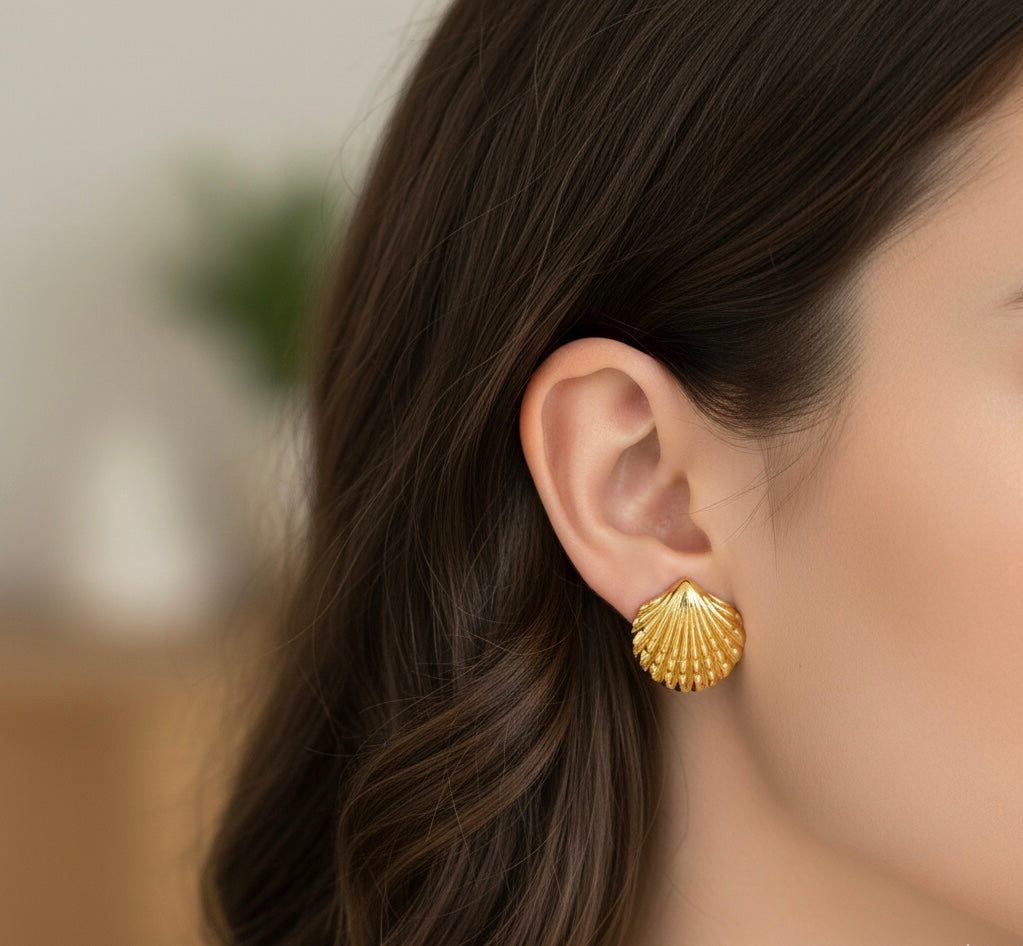 Shell-Shaped Small Gold Earrings