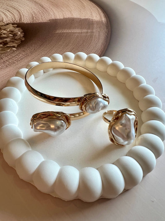 Vintage Style Geometric Shaped Bracelet and Ring Set- Gold