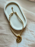 Shell-Shaped Rope Necklace